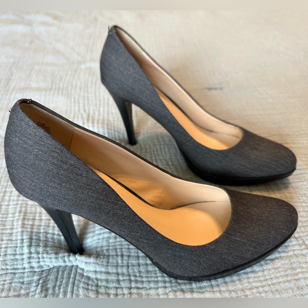 Gray linen Nine West heels 8 1/2